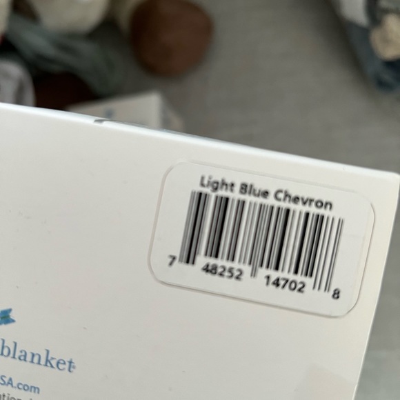 Miracle Blanket NWT blue chevron swaddle - Picture 3 of 3